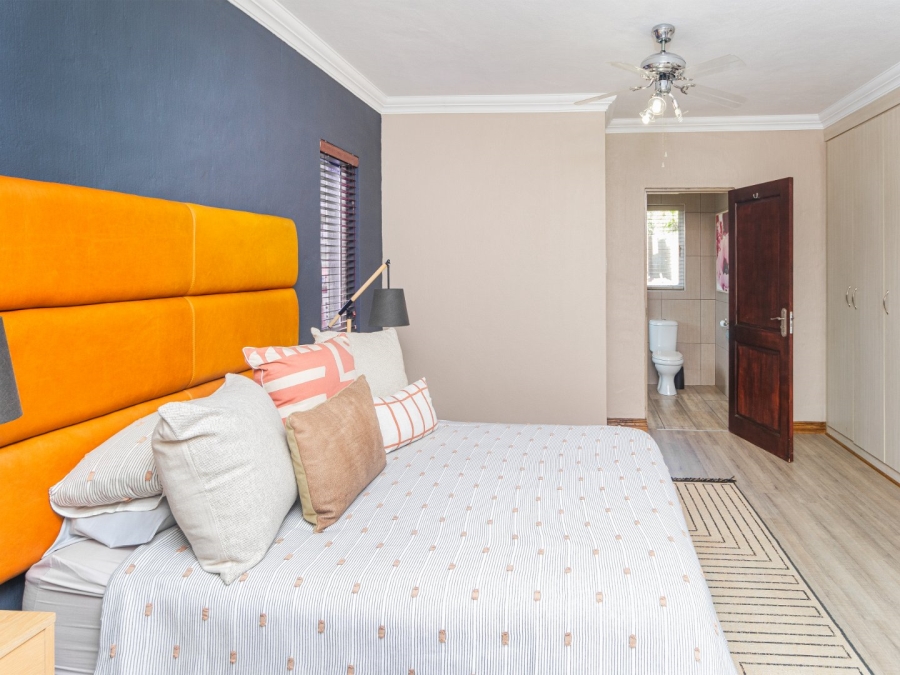 6 Bedroom Property for Sale in Kosmos Ridge North West